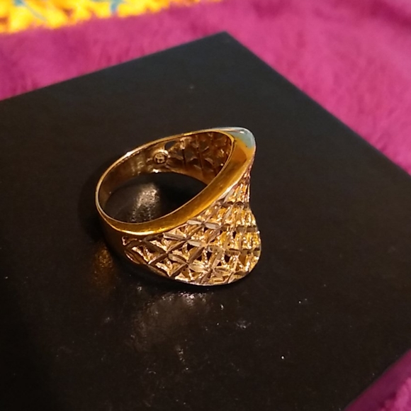 14K Yellow Gold Diamond-Cut Ring - Picture 8 of 8